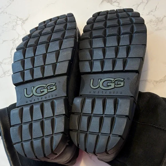 Men's UGG Black Leather Fleece-Lined Boots size 9 - Picture 11 of 11